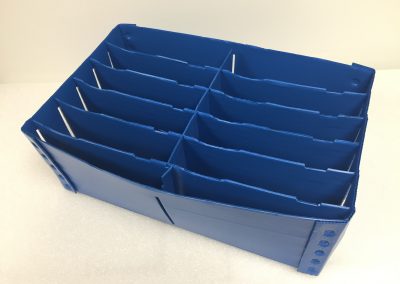 Returnable tray holding medical device components
