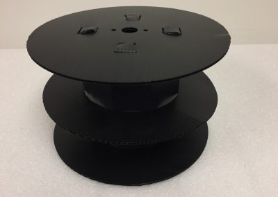 Reusable tote with layered dividers for small assemblies